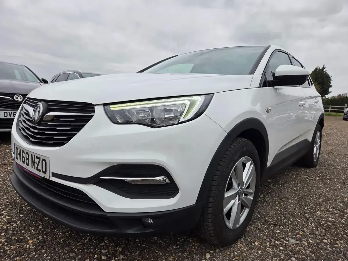 Second-hand Vauxhall Grandland X S 130 CP (95 kW) 2018 Alb SUV