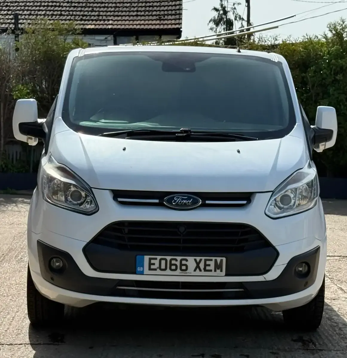 Used Ford Transit Custom Limited 130 HP (95 kW) 2016 White Van
