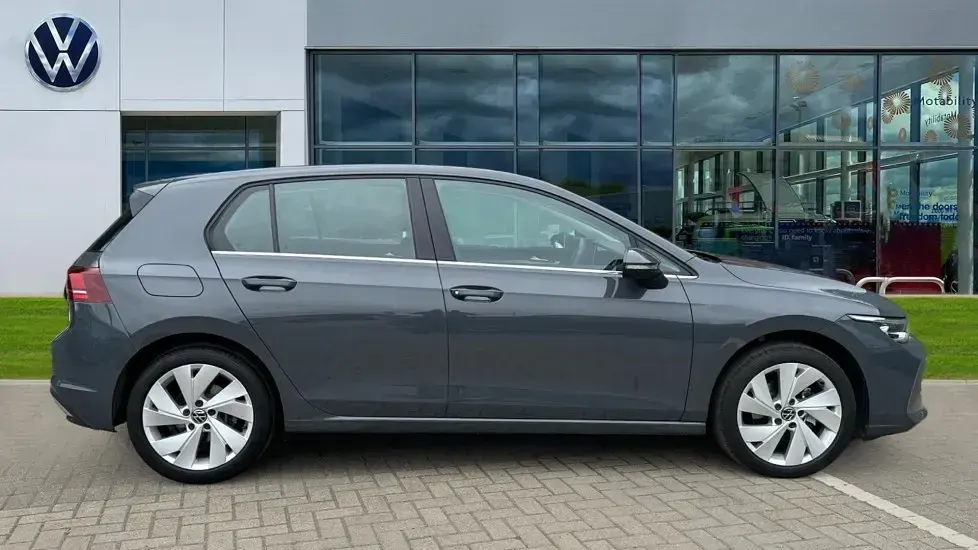 Used VW Golf VIII Style 150 HP (110 kW) 2025 Dolphin grey metallic