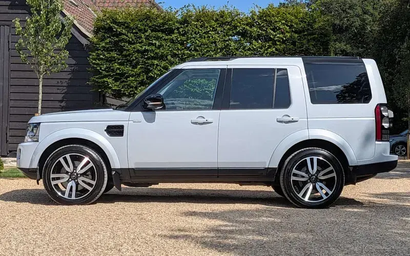 Used Land Rover Discovery Landmark 256 HP (188 kW) 2016 White SUV