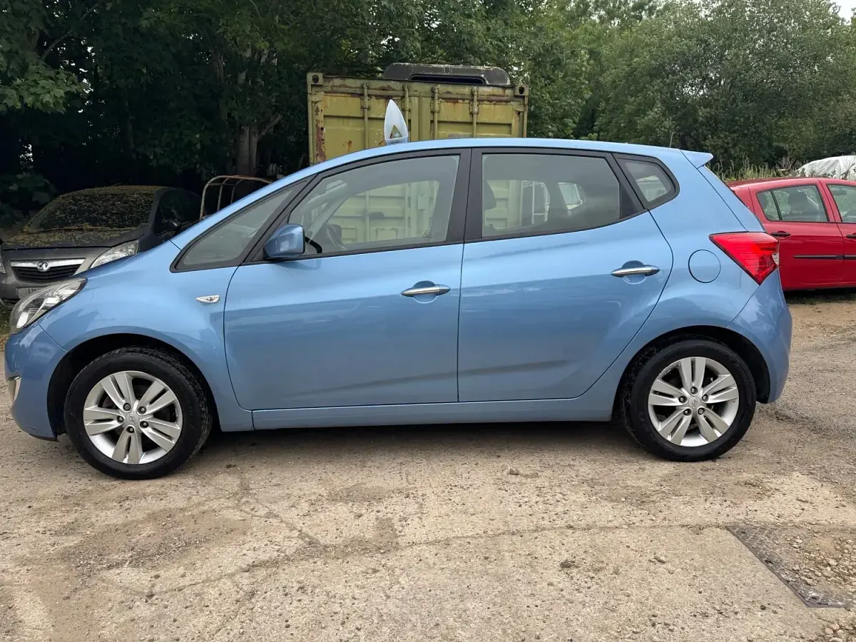 Used Hyundai ix20 Active 90 HP (66 kW) 2014 Blue Hatchback