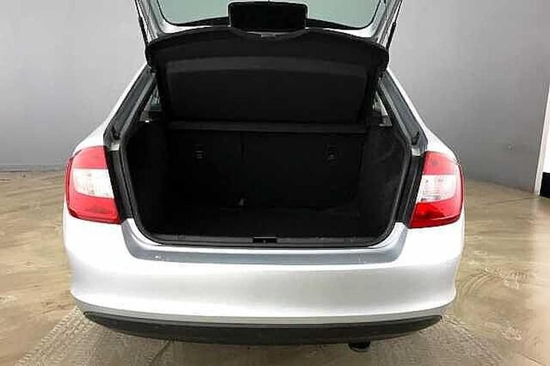 Used Skoda Rapid SE 88 HP (64 kW) 2017 Brilliant silver metallic Hatchback