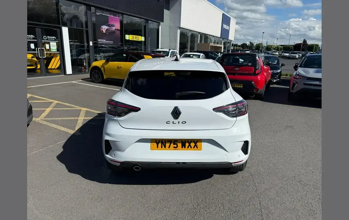Used Renault Clio Techno 90 HP (66 kW) 2025 White Hatchback