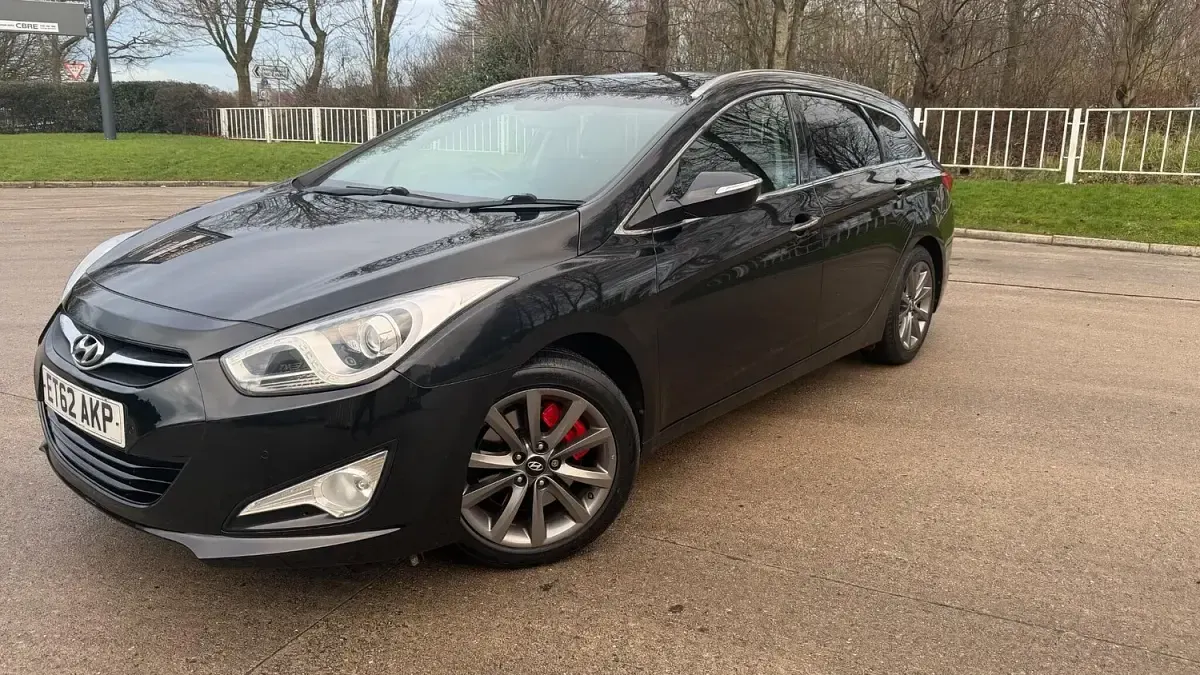 Käytetty Hyundai i40 Style 136 HP (100 kW) 2013 Musta Farmari