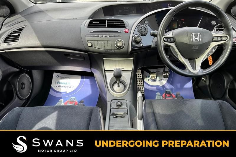 Begagnad Honda Civic ES 140 HK (102 kW) 2007 Silver Halvkombi