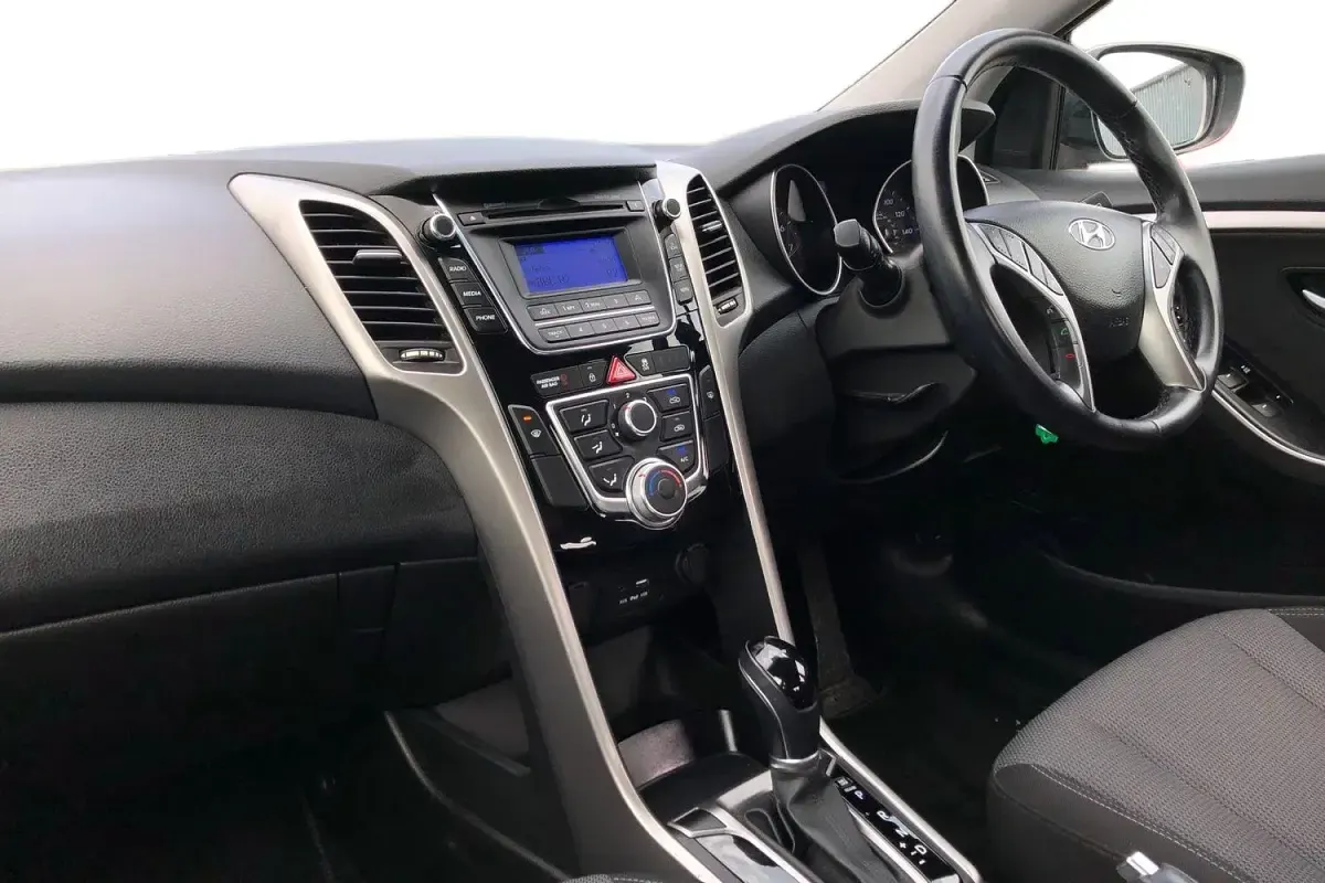 Used Hyundai i30 SE 120 HP (88 kW) 2016 Silver Hatchback