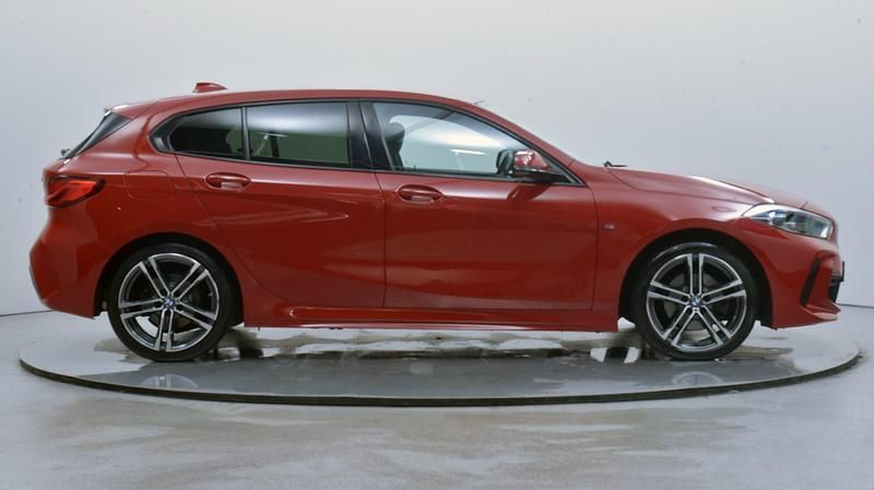 Used BMW 118 M Sport 138 HP (101 kW) 2020 Red Hatchback