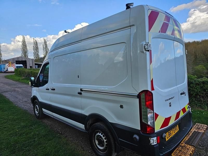 Usado Ford Transit 130 HP (95 kW) 2018 Branco Van