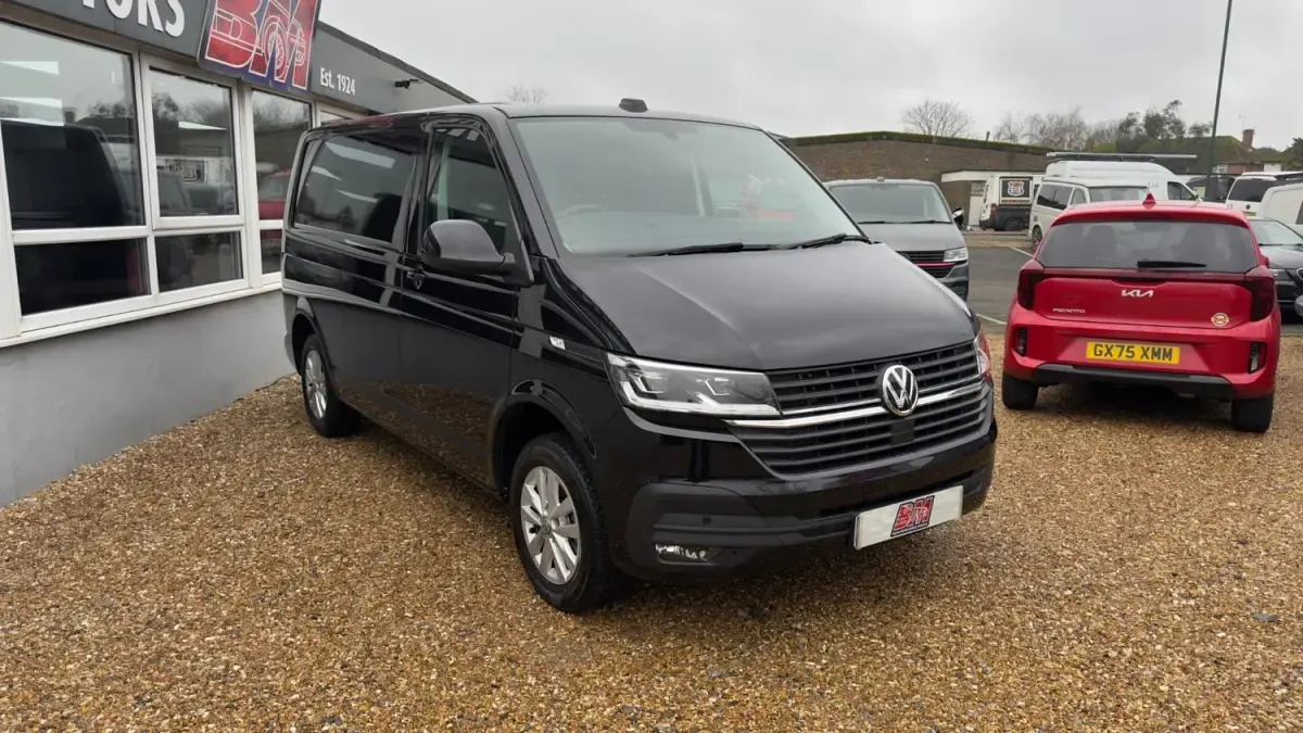 Usado VW Transporter Highline 150 HP (110 kW) 2024 Preto Van