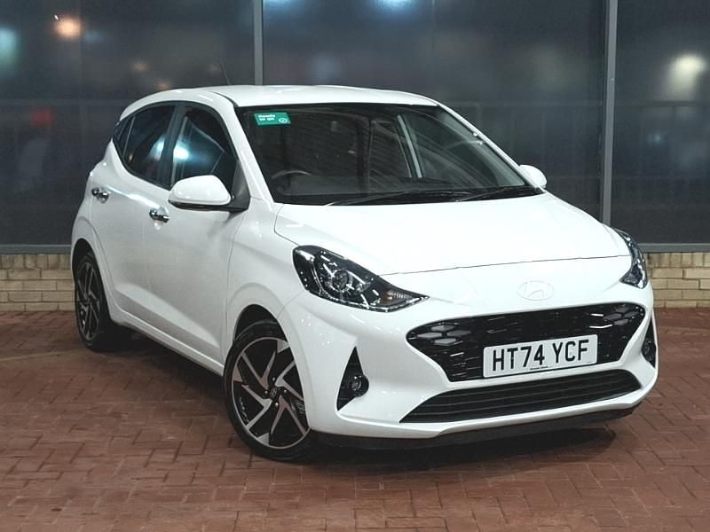 White Used 2025 Hyundai i10 Premium Hatchback | £15,998 (Fair price) - Image 1/4