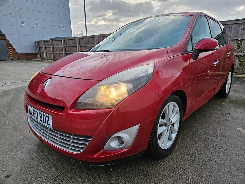 Used Renault Grand Scénic III Privilege 150 HP (110 kW) 2010 Red MPV