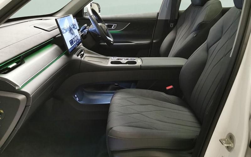 New Chery Tiggo 8 197 HP (144 kW) 2025 White SUV