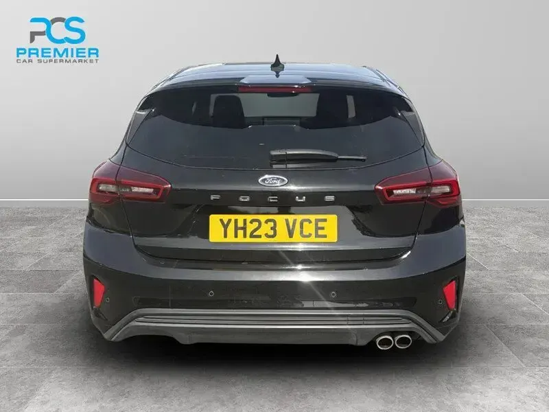 Used Ford Focus ST-Line 123 HP (90 kW) 2023 Agate black (premium colour) Hatchback