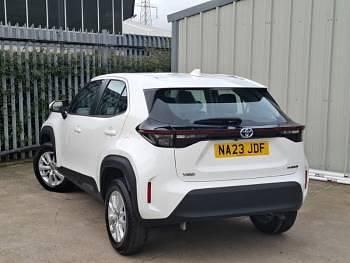 Used Toyota Yaris Hybrid 116 HP (85 kW) 2023 White Estate