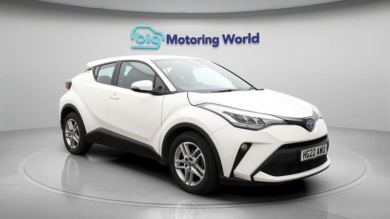 Used Toyota C-HR 121 HP (88 kW) 2022 White SUV
