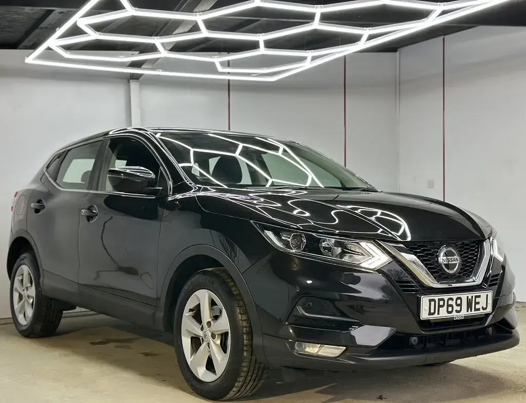 Usado Nissan Qashqai Acenta Premium 160 HP (117 kW) 2019 Preto SUV