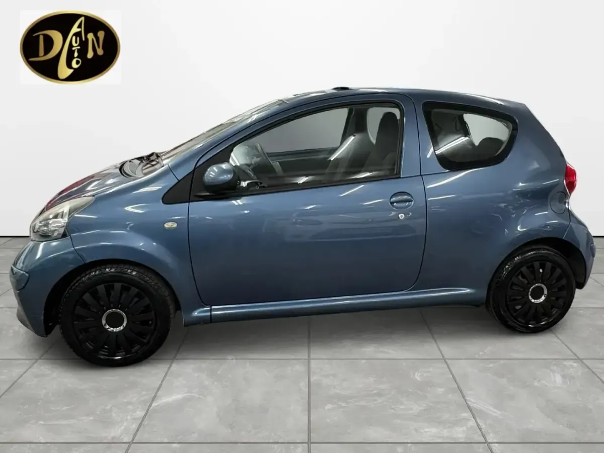 Used Toyota Aygo 67 HP (49 kW) 2008 Blue Hatchback