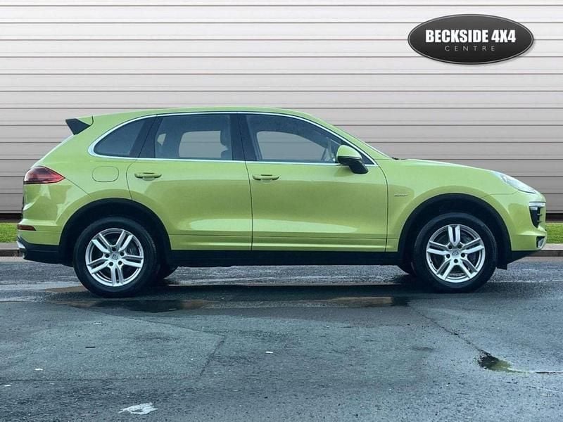 Used Porsche Cayenne 262 HP (192 kW) 2015 Green SUV