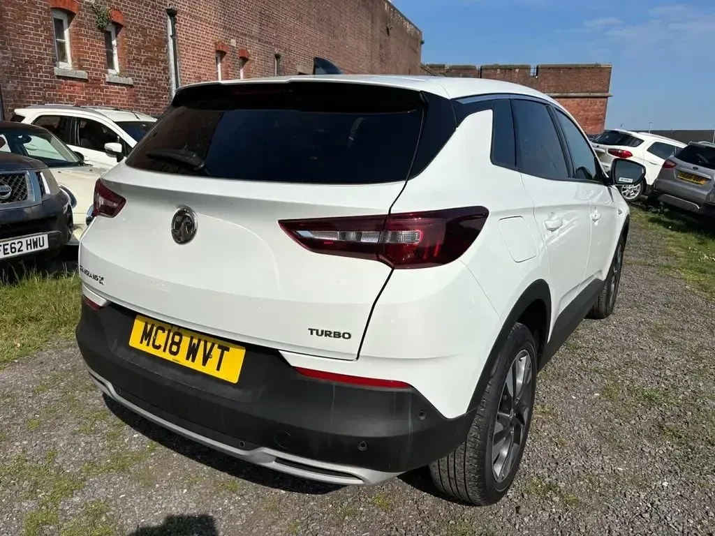 Second-hand Vauxhall Grandland X Sport 130 CP (95 kW) 2018 Alb SUV