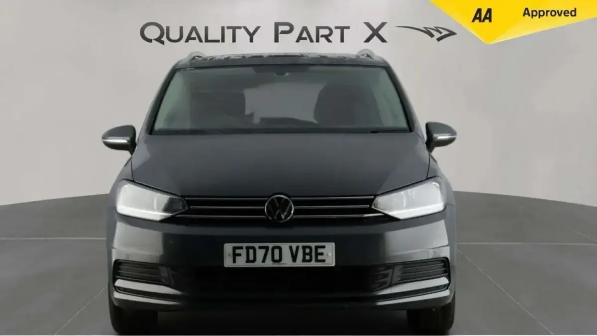 Usado VW Touran Family 150 HP (110 kW) 2020 Cinzento Monovolume