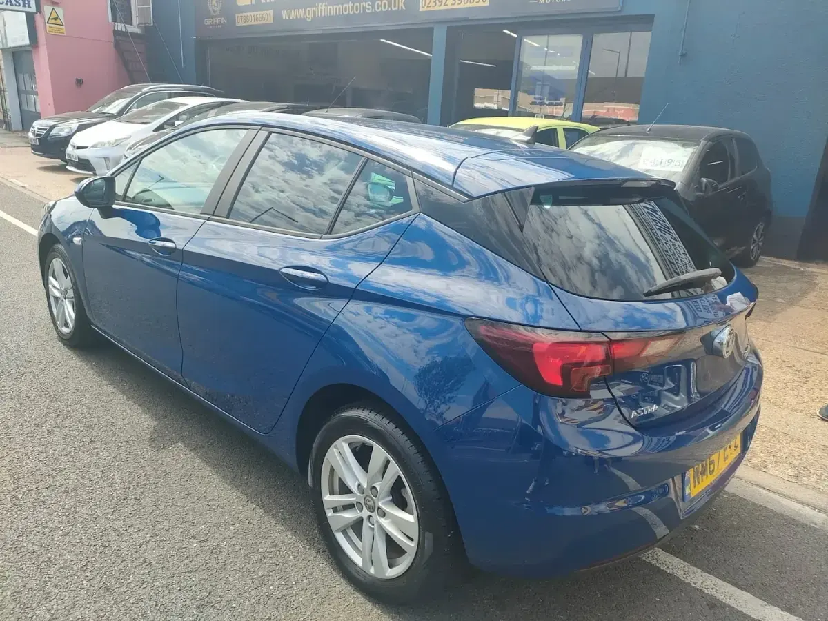Used Vauxhall Astra 110 HP (80 kW) 2018 Blue Hatchback