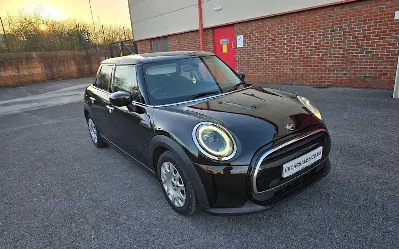 Usado Mini ONE Classic 102 CV (75 kW) 2021 Negro Utilitario