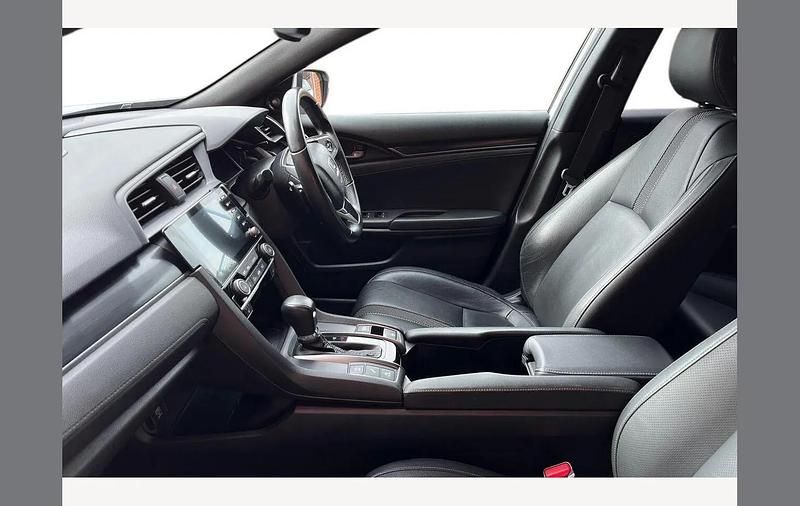 Used Honda Civic EX 126 HP (92 kW) 2021 Platinum white Hatchback