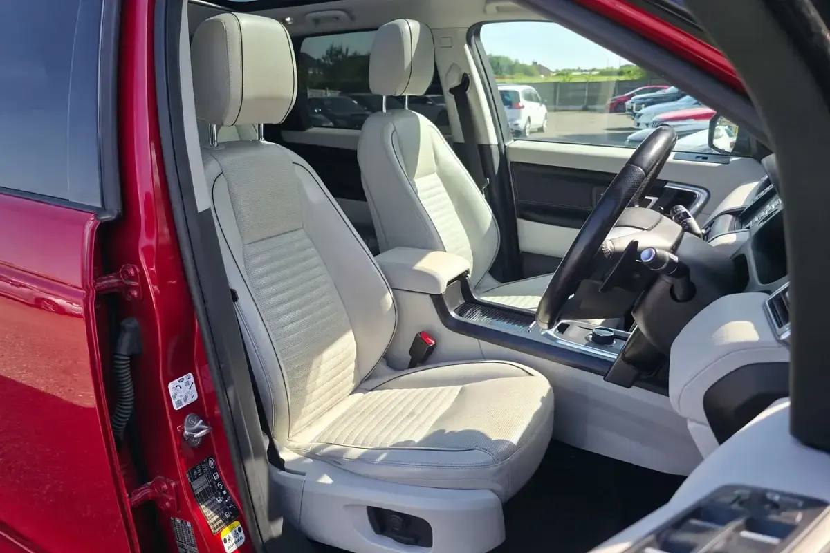 Used Land Rover Discovery Sport HSE Dynamic 180 HP (132 kW) 2018 Red SUV