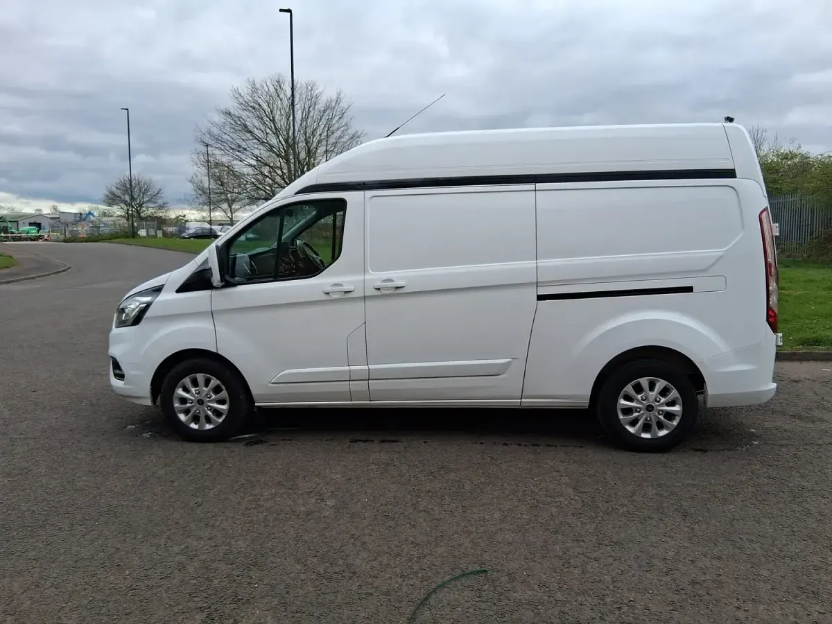 Used Ford Transit Custom Limited 170 HP (125 kW) 2023 White Van