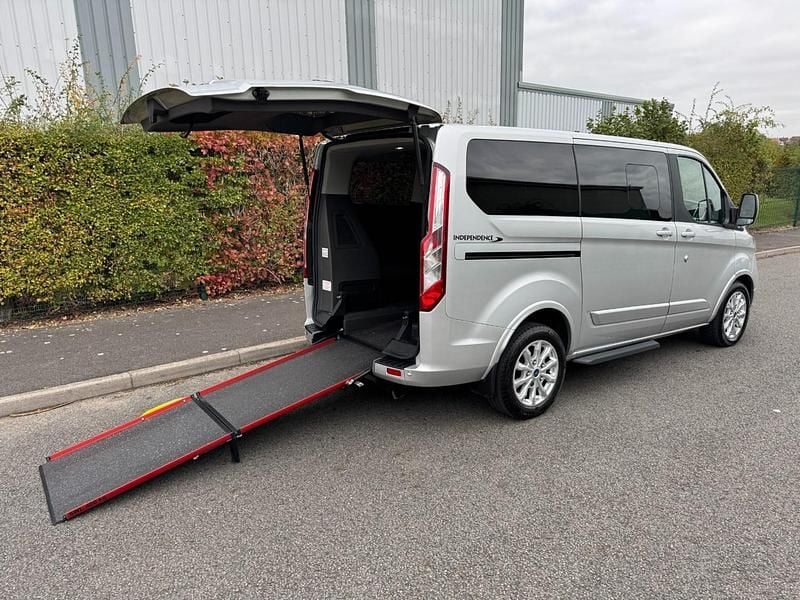 Used Ford Tourneo Titanium 130 HP (95 kW) 2020 Silver MPV