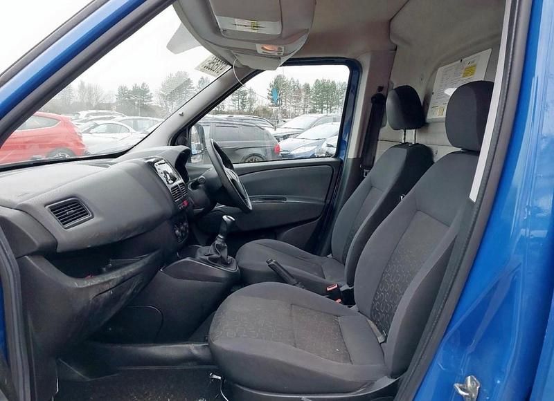 Used Fiat Doblò 90 HP (66 kW) 2016 Blue MPV