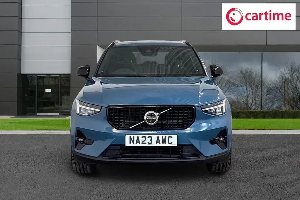 Usado Volvo XC40 Plus 2023 Azul SUV