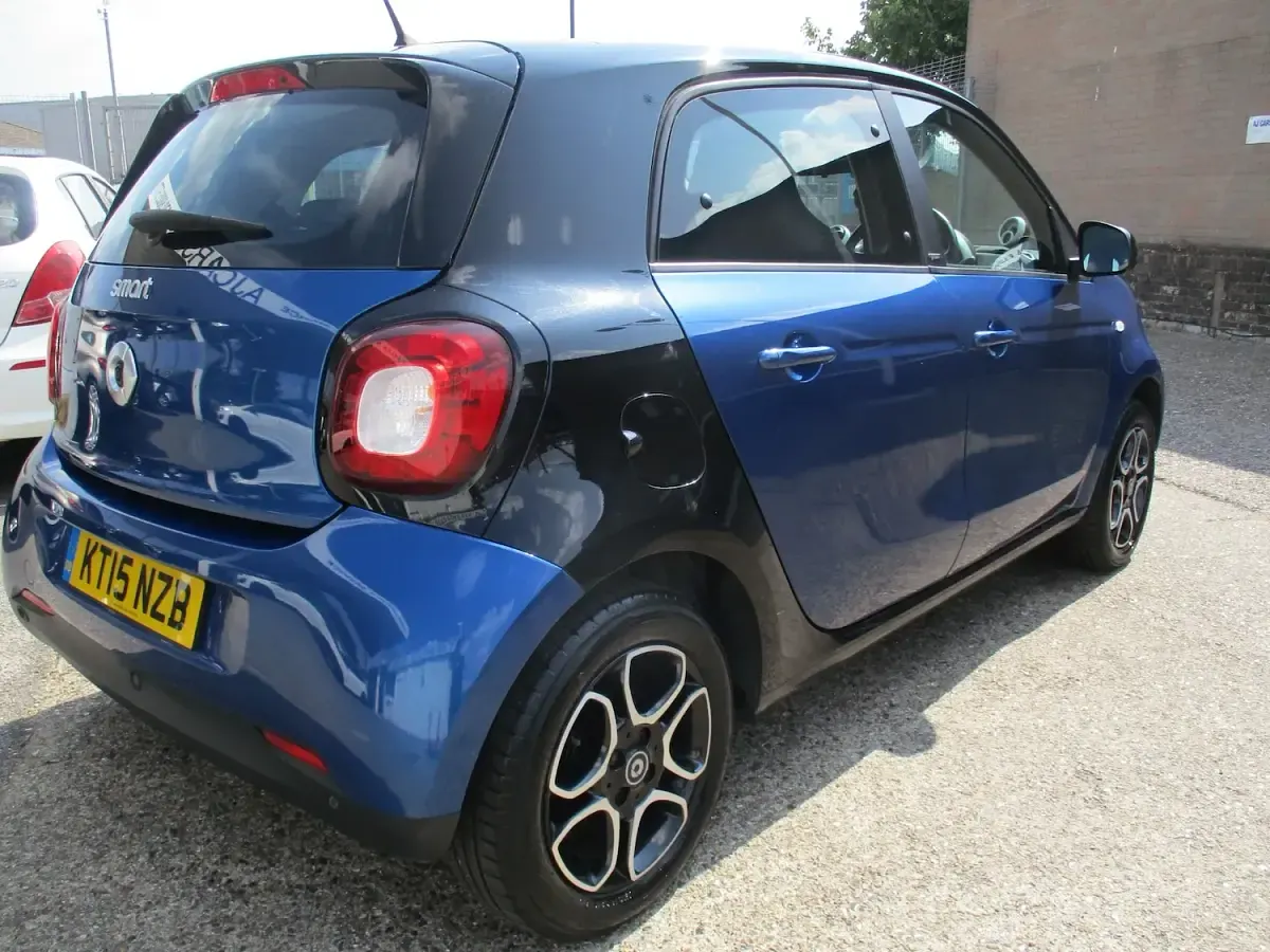 Used Smart ForFour Premium 90 HP (66 kW) 2015 Blue Hatchback
