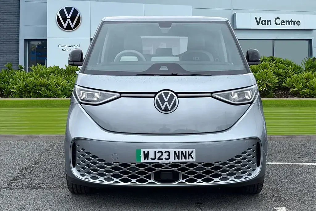 Usado VW ID. Buzz Pro 150 kW (204 CV) 2023 Plateado Monovolumen
