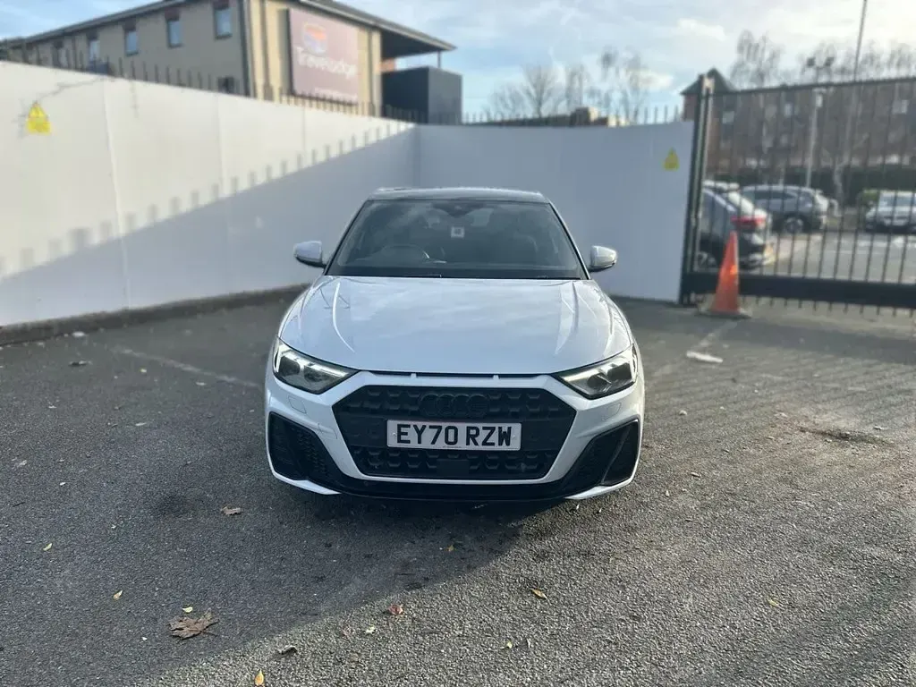 Usado Audi A1 Sportback Advanced 150 HP (110 kW) 2020 Branco Citadino