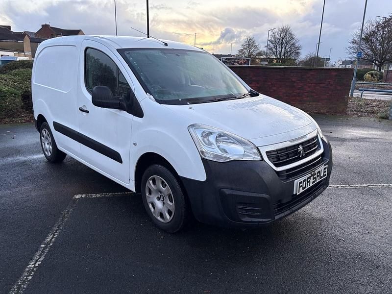 White Used 2017 Peugeot Partner MPV | £4,495 (Super price) - Image 1/4