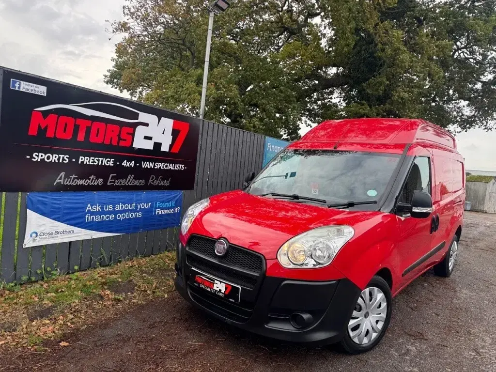 Used Fiat Doblò 105 HP (77 kW) 2014 Red MPV
