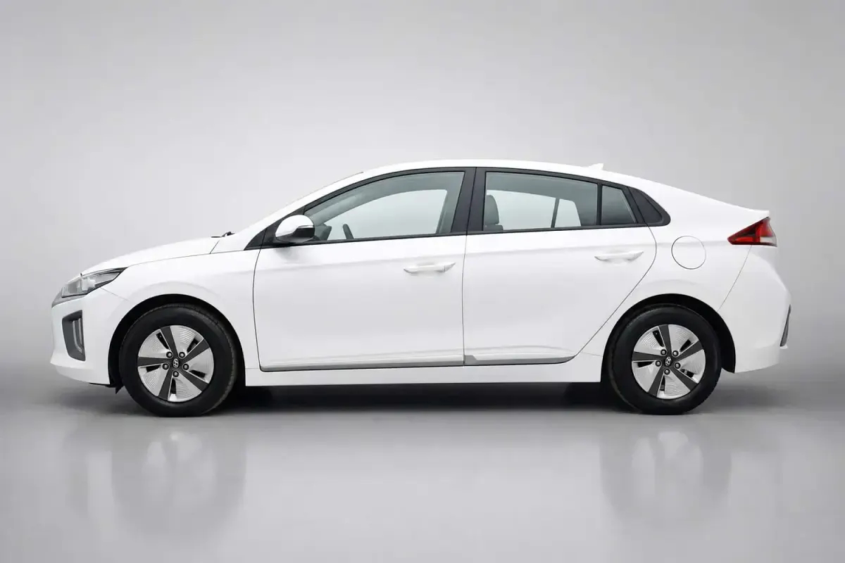 Used Hyundai Ioniq SE 141 HP (103 kW) 2022 White Hatchback