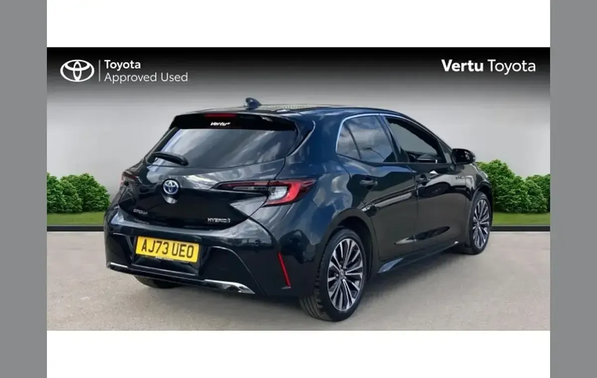 Used Toyota Corolla Design 138 HP (101 kW) 2023 Black Hatchback