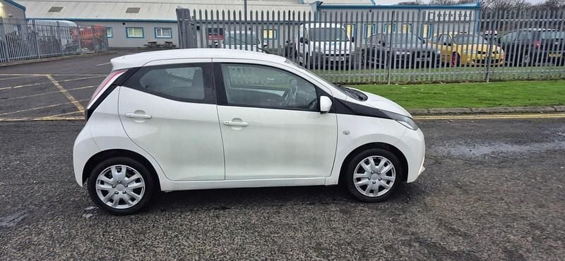 Used Toyota Aygo X-play 69 HP (50 kW) 2016 White Hatchback