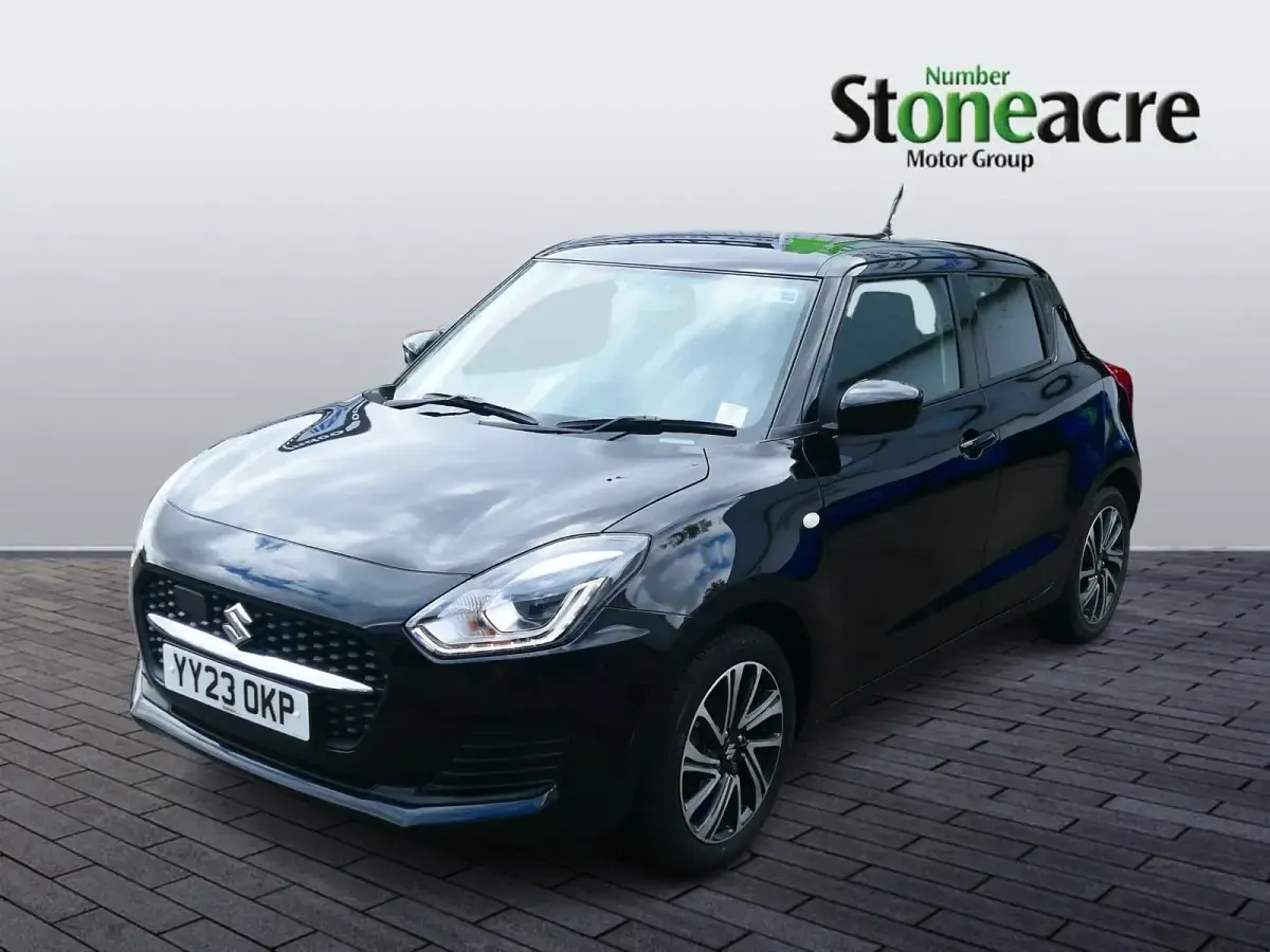 Begagnad Suzuki Swift SZ-L 83 HK (61 kW) 2023 Svart Halvkombi