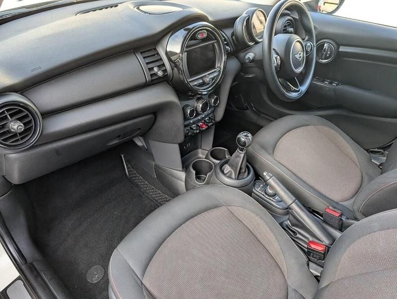 Used Mini ONE Hatch 102 HP (75 kW) 2017 White Hatchback