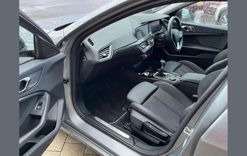 Used BMW 118 Sport Line 134 HP (98 kW) 2022 Grey Hatchback