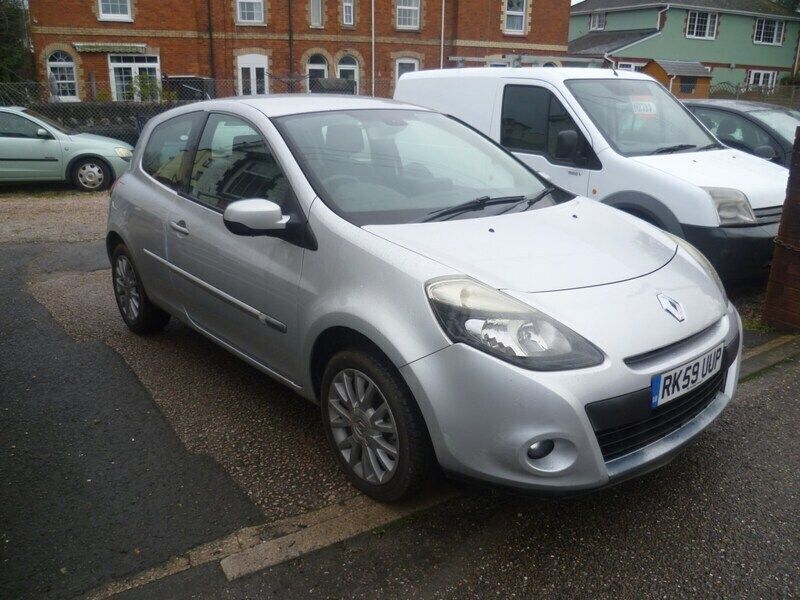 Silver Used 2009 Renault Clio II Hatchback | £1,995 (A bit pricey) - Image 1/4