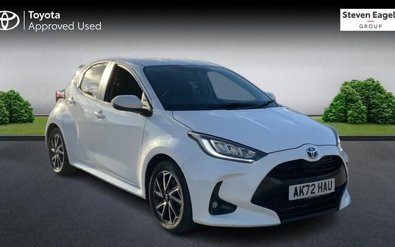 Used 2025 Toyota Yaris Hybrid Design Hatchback | £19,041 (Good price) - Image 1/4
