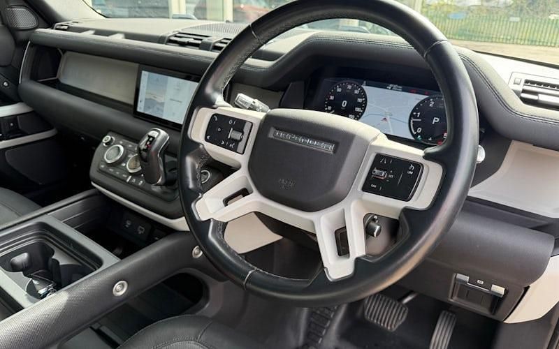 Used Land Rover Defender SE Dynamic 249 HP (183 kW) 2025 SUV