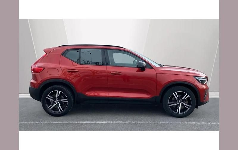 Begagnad Volvo XC40 Plus 197 HK (144 kW) 2022 Röd SUV