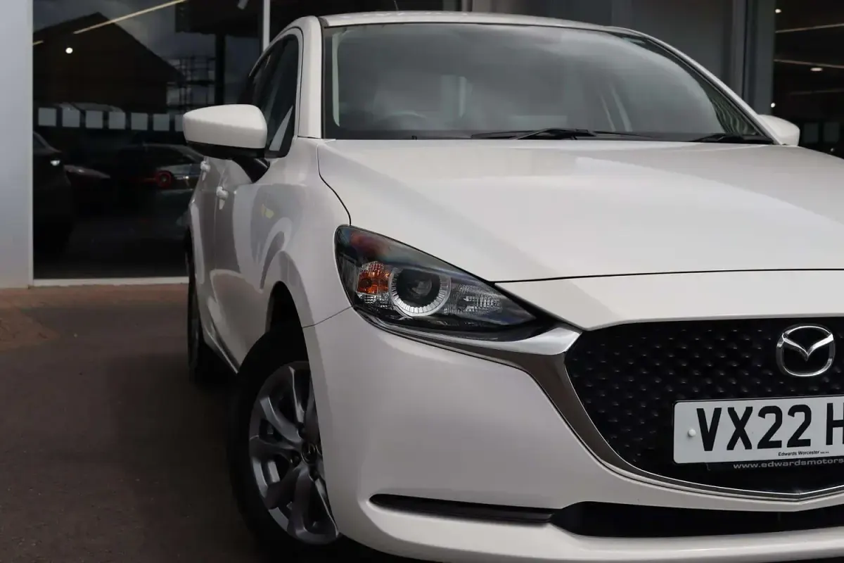Used Mazda 2 75 HP (55 kW) 2022 Arctic white Hatchback