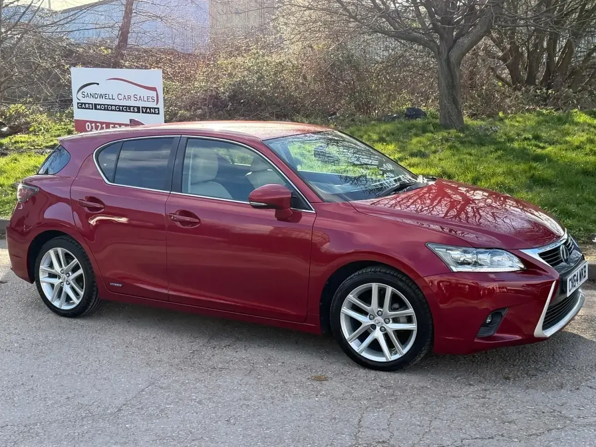 Used Lexus CT200h 136 HP (100 kW) 2014 Red Hatchback