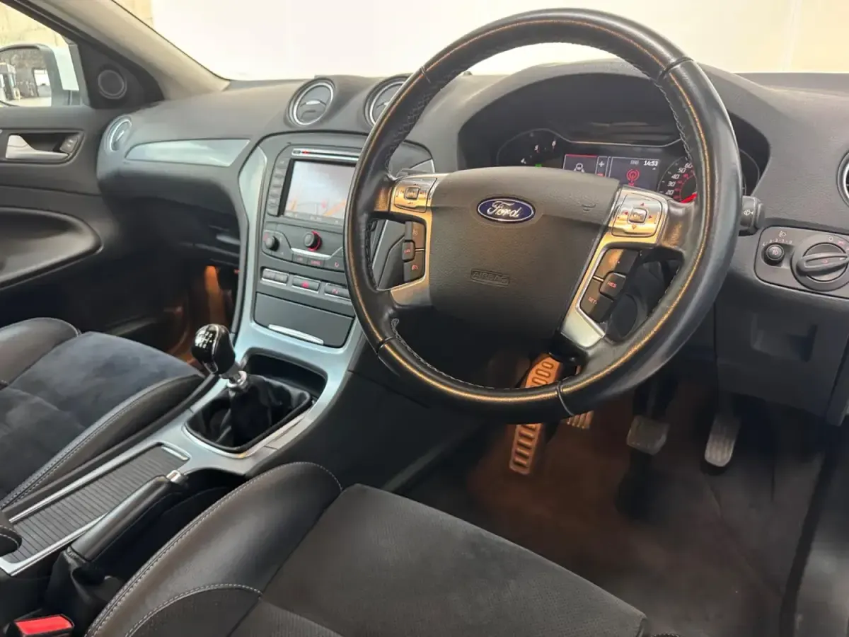 Used Ford Mondeo Business Edition 2013 White Hatchback